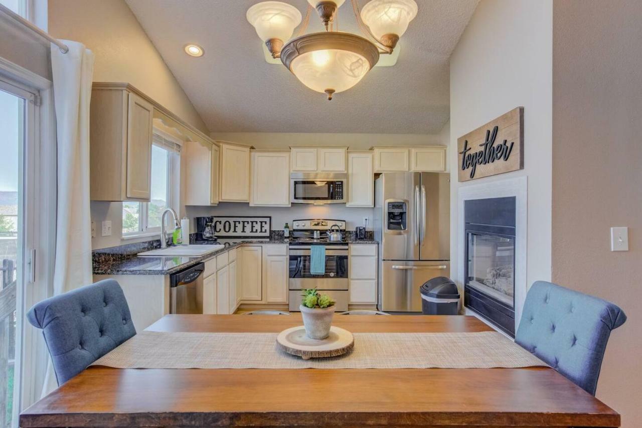 Cozy 4Br House With Peak Views In Colorado Springs Villa Екстериор снимка